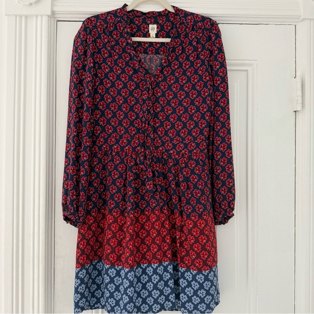 🦊 GAP Blue and Red Long Sleeve V-Neck Dress
